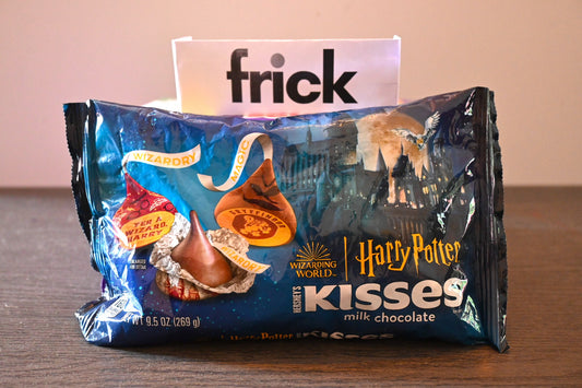 Kisses Harry Potter
